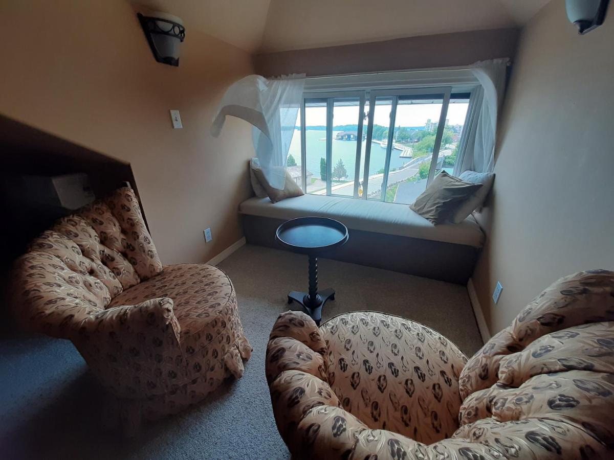 Stonewater Manor B&B Gananoque Luaran gambar