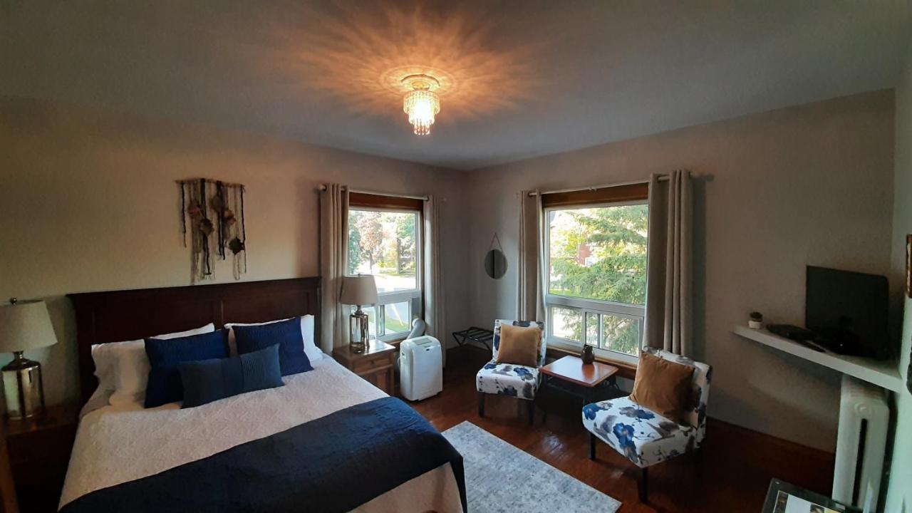 Stonewater Manor B&B Gananoque Luaran gambar
