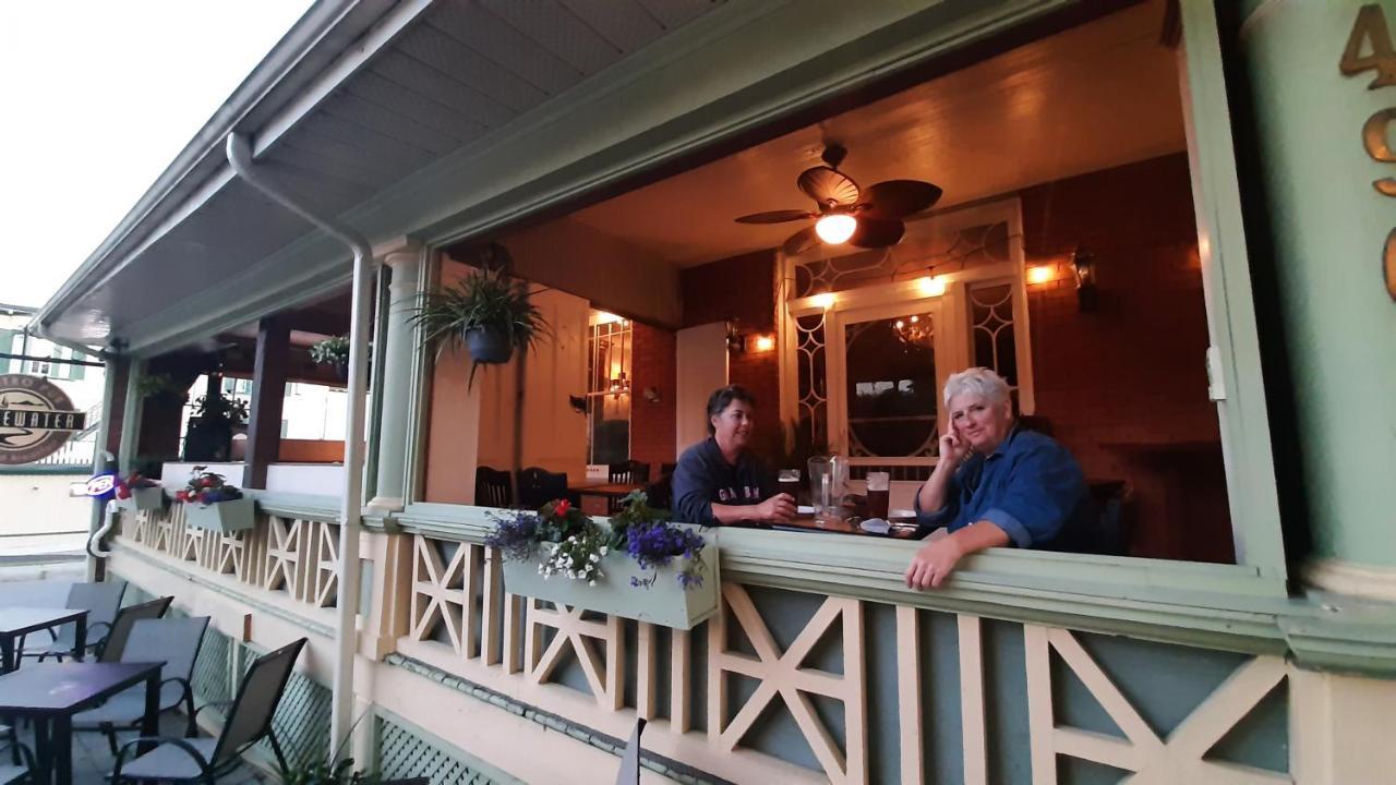 Stonewater Manor B&B Gananoque Luaran gambar