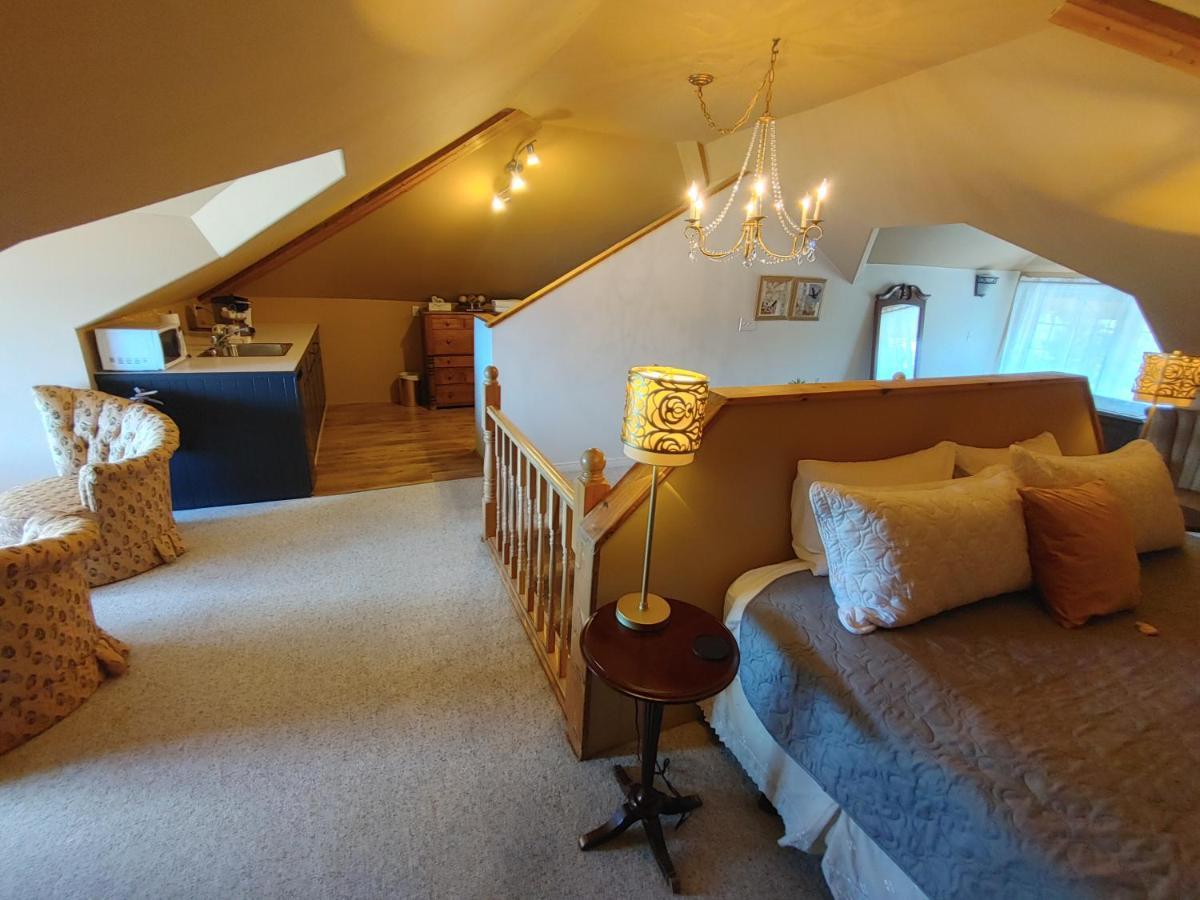 Stonewater Manor B&B Gananoque Luaran gambar