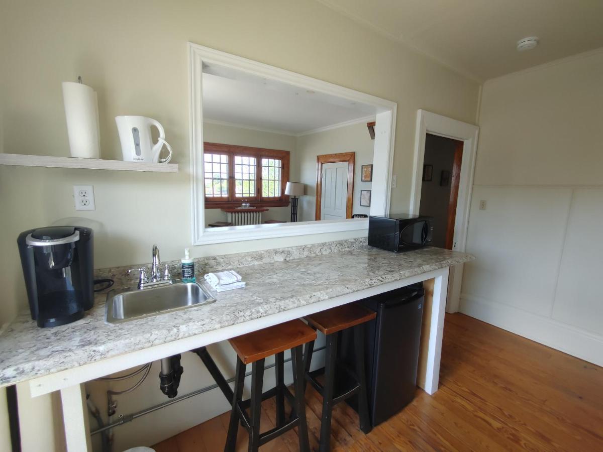 Stonewater Manor B&B Gananoque Luaran gambar