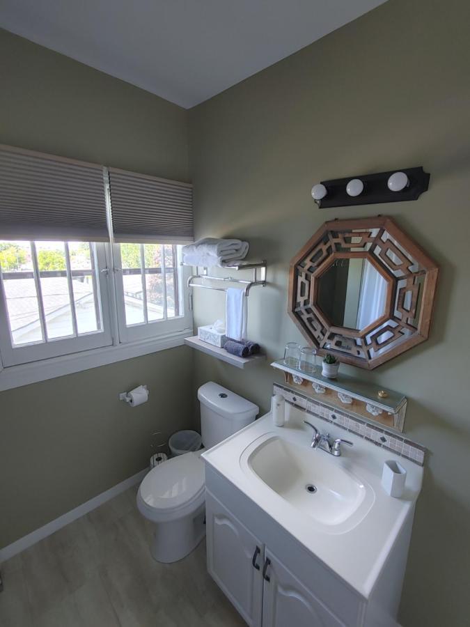 Stonewater Manor B&B Gananoque Luaran gambar